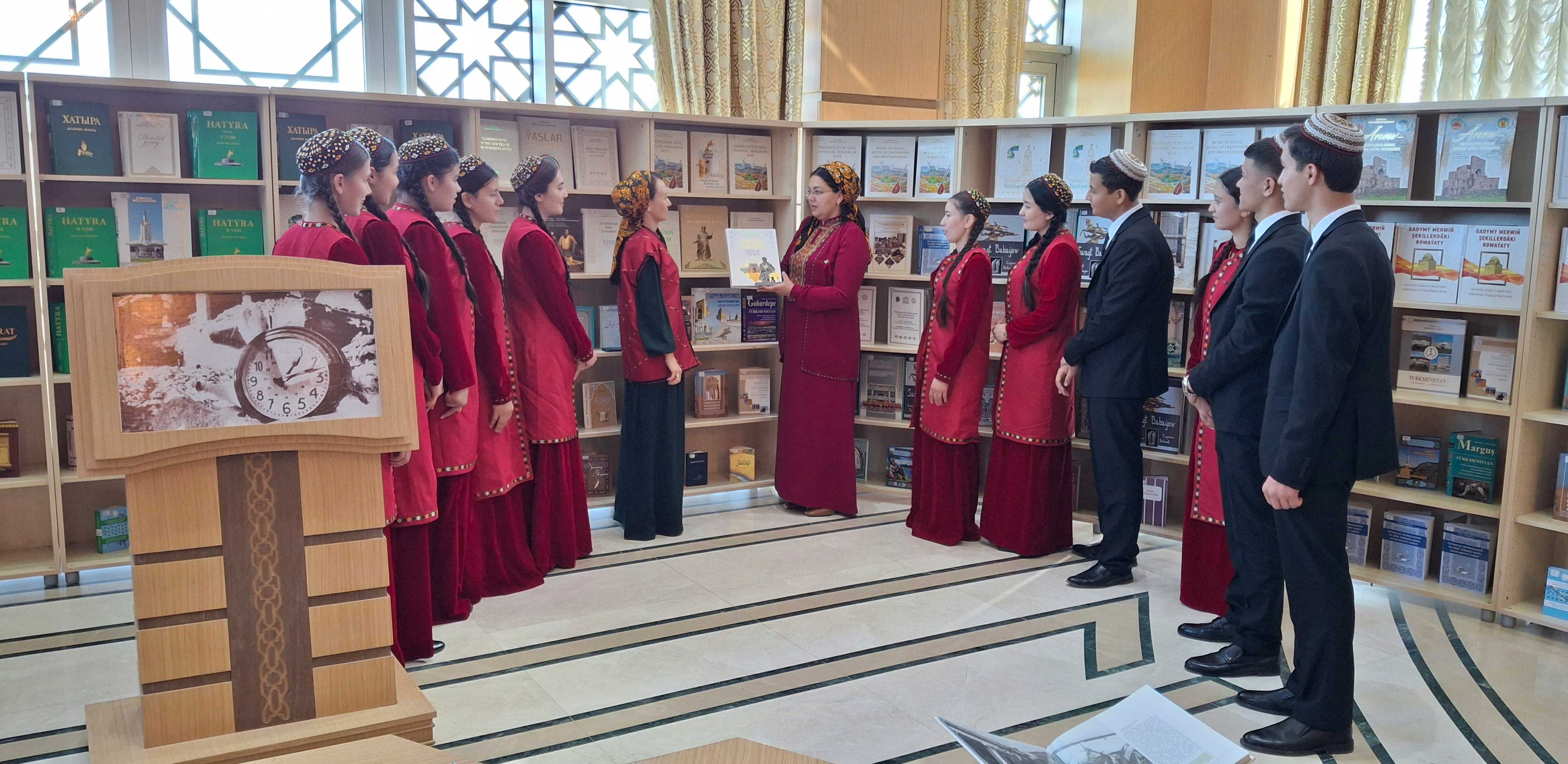 Kitap-adamzadyň iň ýakyn dostudyr