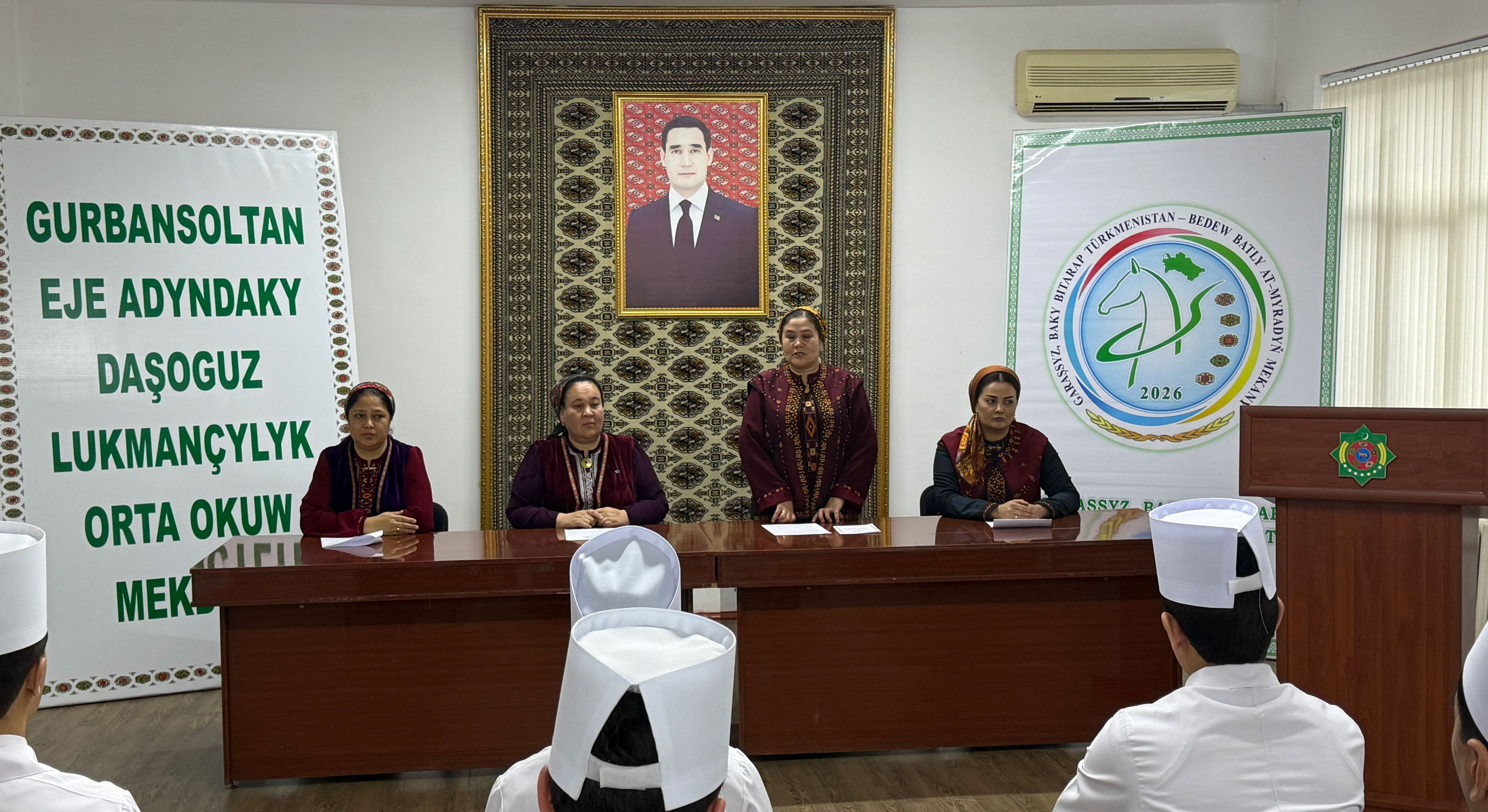 Şanly ýylyň şöhraty siz, behişdi bedewler